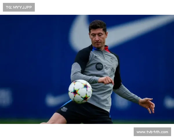 老兵不死，莱万多夫斯基头球破门助巴萨逆转